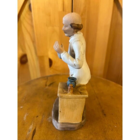 6" Vintage Doctor Figurine M.I. Made in Taiwan (5546) - Picture 2 of 6
